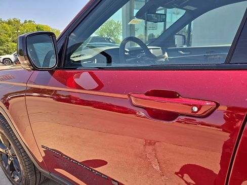 Used 2025 Jeep Grand Cherokee L Limited w/ Luxury Tech Group II image 29