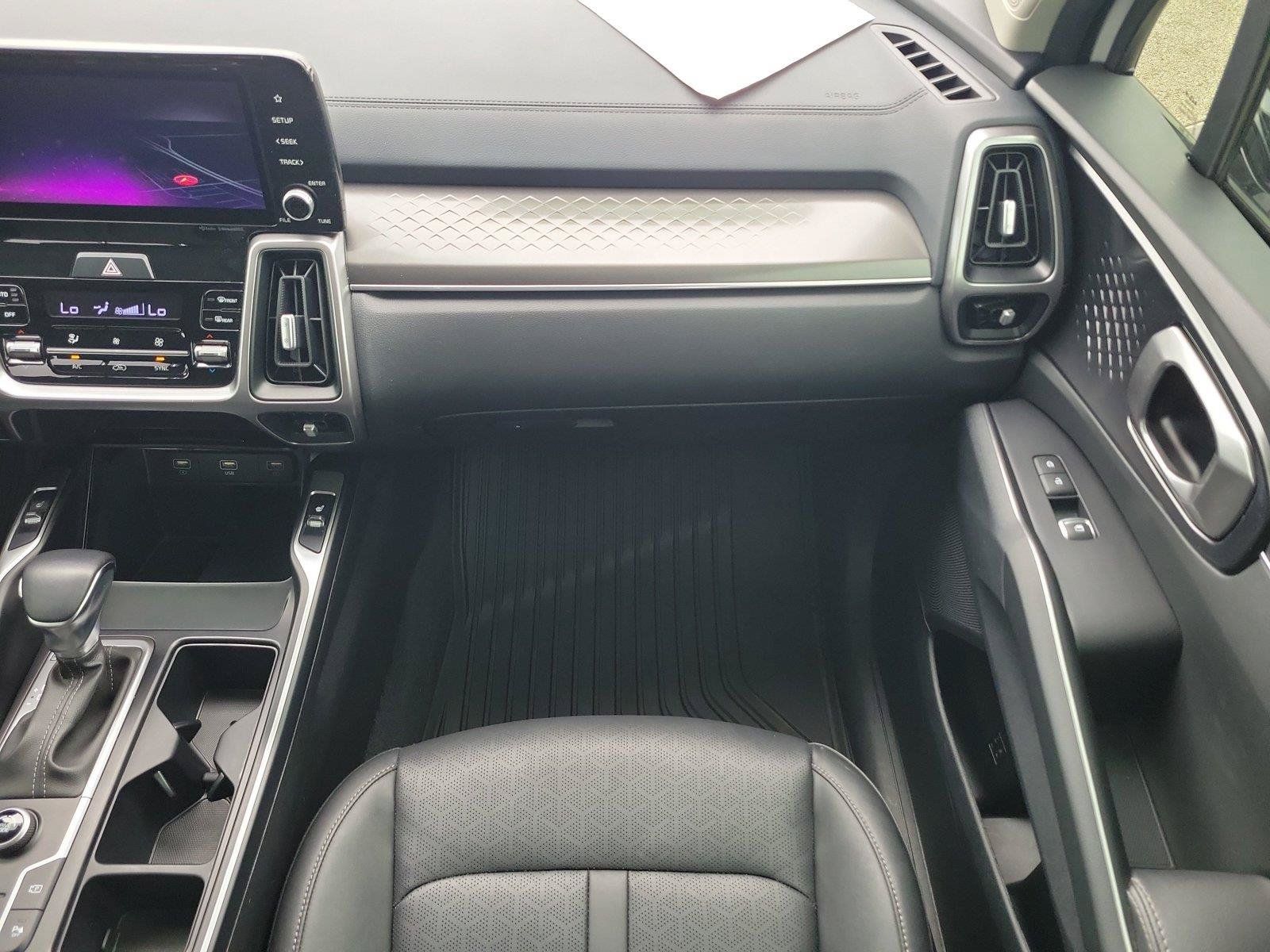 Used 2022 Kia Sorento S w/ Panoramic Sunroof Package FWD image 11