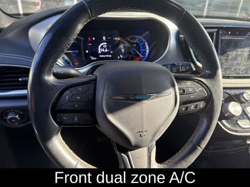 Used 2021 Chrysler Pacifica Touring w/ Uconnect Theater Family Group image 13