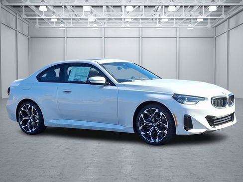 Certified 2025 BMW 230i xDrive Coupe w/ Convenience Package image 4