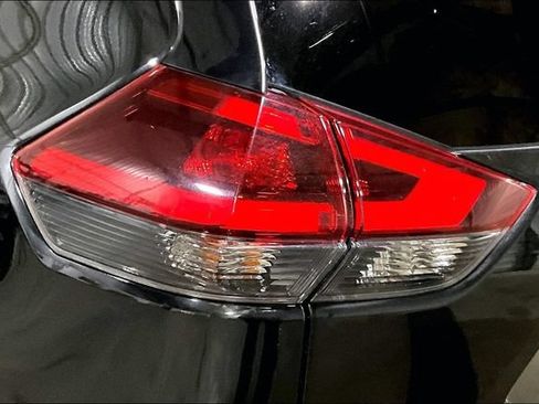 Used 2019 Nissan Rogue SV AWD/4WD image 8