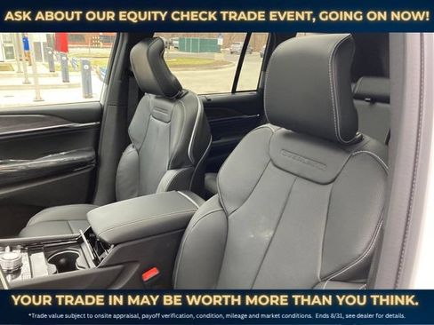 New 2023 Jeep Grand Cherokee Overland w/ Luxury Tech Group IV AWD/4WD image 18