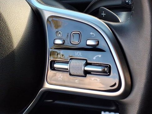 Certified 2022 Mercedes-Benz GLB 250 image 10