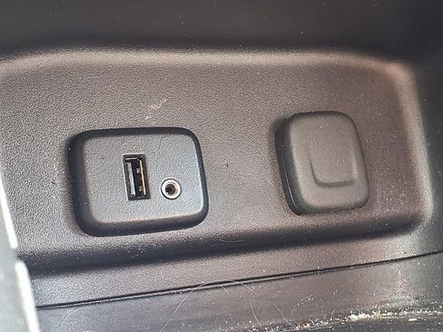 Used 2018 Chevrolet Equinox LT FWD image 17