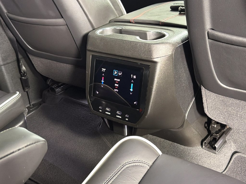 Used 2025 GMC Yukon AT4 Ultimate AWD/4WD image 37