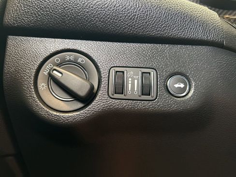 Used 2019 Dodge Challenger SRT Hellcat Redeye image 36