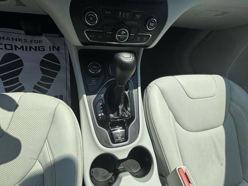 Used 2020 Jeep Cherokee Limited AWD/4WD image 12