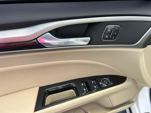Used 2014 Ford Fusion SE w/ Equipment Group 202A FWD image 12