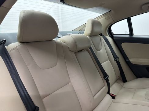 Used 2017 Volvo S60 T5 Inscription image 24