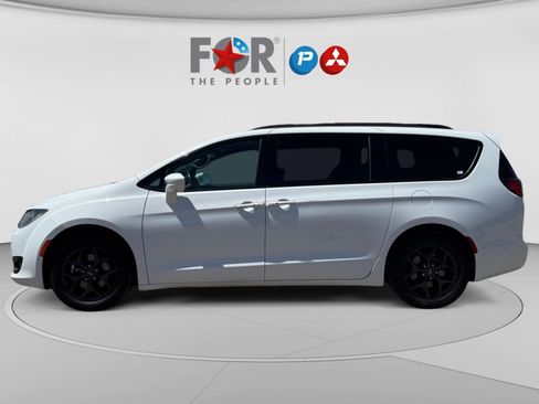 Used 2020 Chrysler Pacifica Touring-L Plus FWD image 2