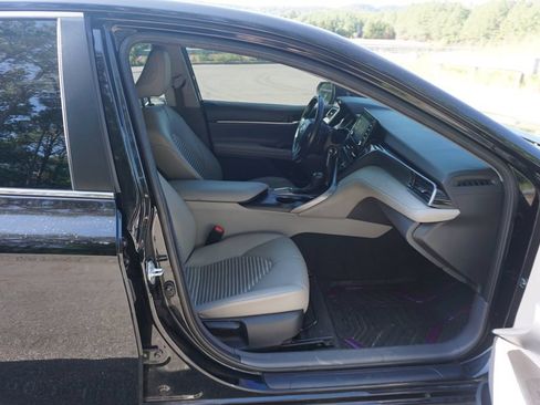 Used 2023 Toyota Camry SE FWD image 17