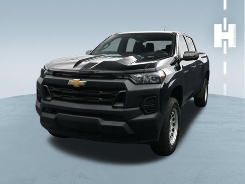 Used 2023 Chevrolet Colorado W/T RWD image 3