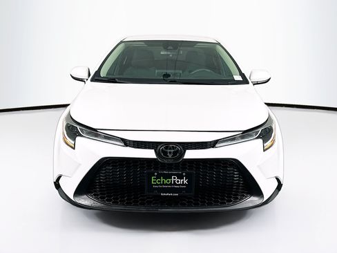 Used 2020 Toyota Corolla LE FWD image 2