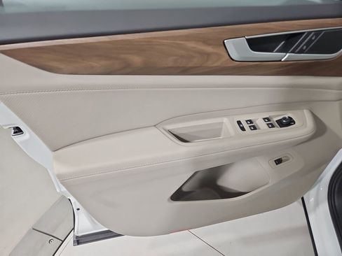 New 2026 Volkswagen Atlas SE image 10