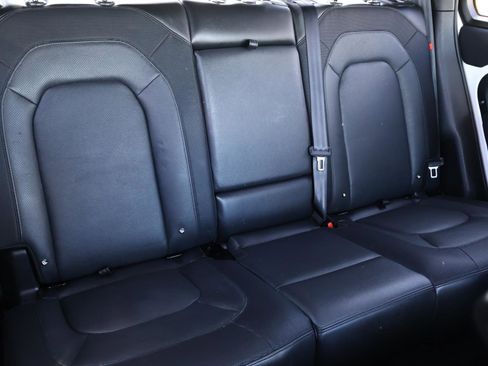 Used 2023 Land Rover Defender 110 X-Dynamic SE image 21