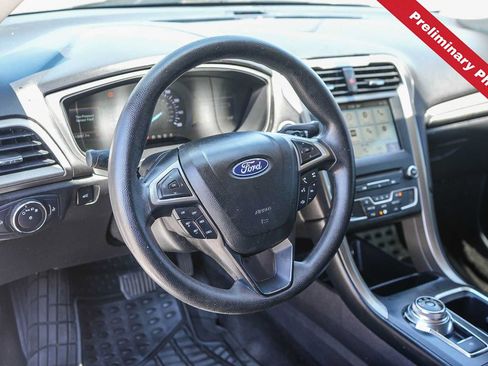 Used 2018 Ford Fusion SE w/ Fusion SE Technology Package FWD image 15