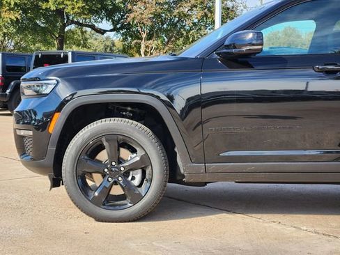 New 2025 Jeep Grand Cherokee L Limited w/ Black Appearance Package image 6
