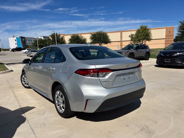 Used 2025 Toyota Corolla LE FWD image 5