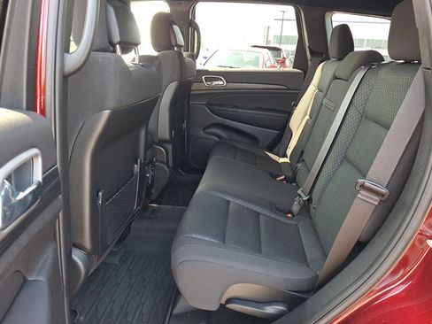 Used 2020 Jeep Grand Cherokee Laredo AWD/4WD image 11