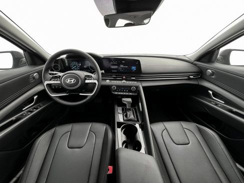 Used 2025 Hyundai Elantra Limited FWD image 13