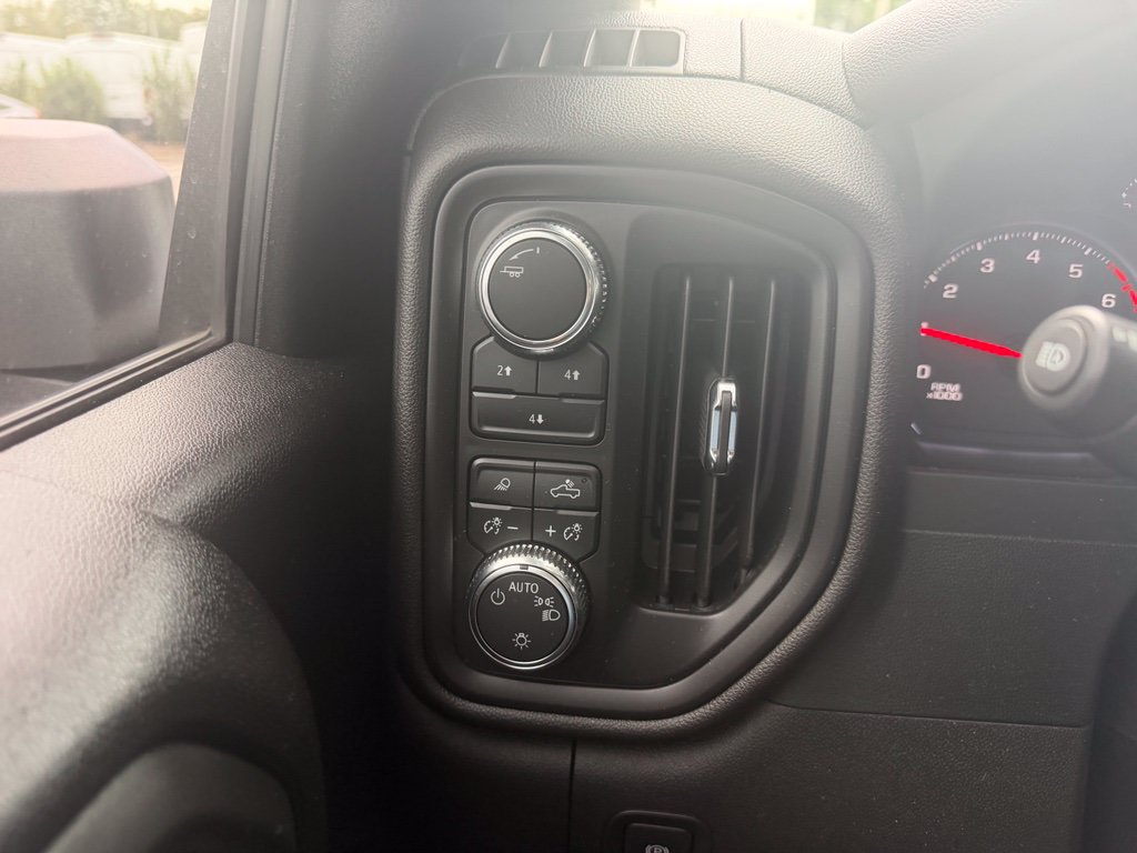 Used 2025 GMC Sierra 2500 Pro w/ Convenience Package AWD/4WD image 10