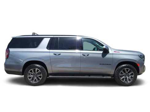 Used 2022 Chevrolet Suburban Z71 w/ Luxury Package AWD/4WD image 2
