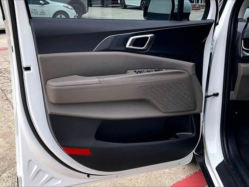 Certified 2026 Kia Carnival FWD image 20