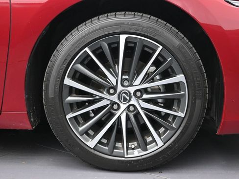Used 2025 Lexus ES 350 w/ Premium Package FWD image 9