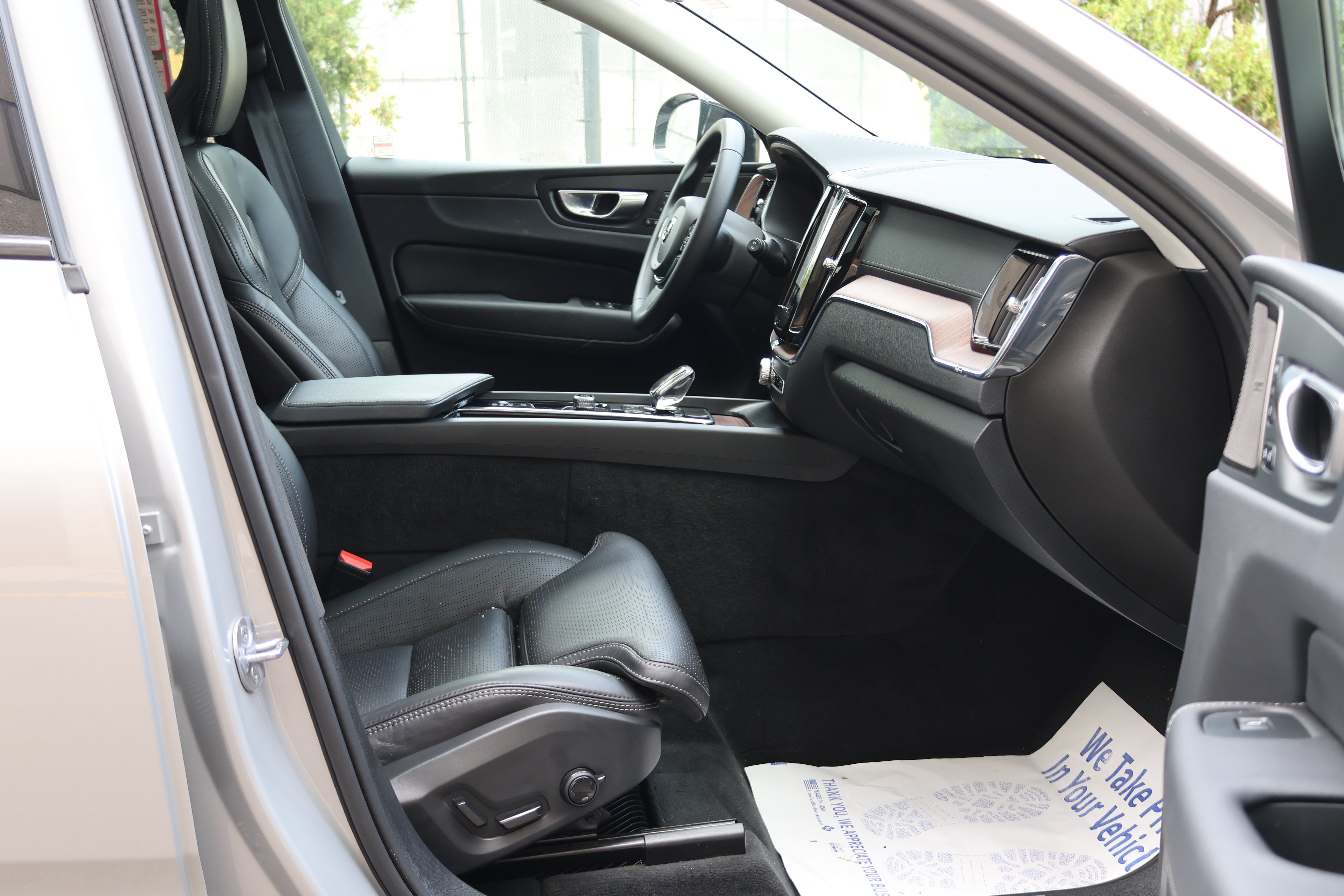 Used 2024 Volvo XC60 T8 Ultimate AWD/4WD image 40