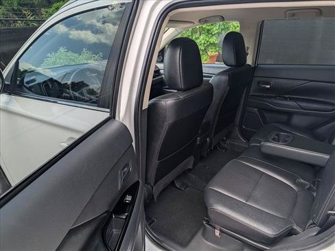Used 2017 Mitsubishi Outlander SEL FWD image 22