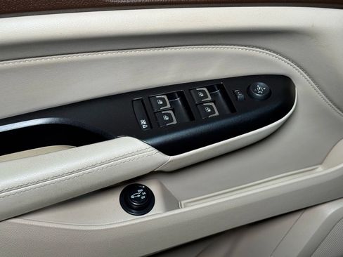 Used 2015 Cadillac SRX Luxury w/ Driver Awareness Package image 34