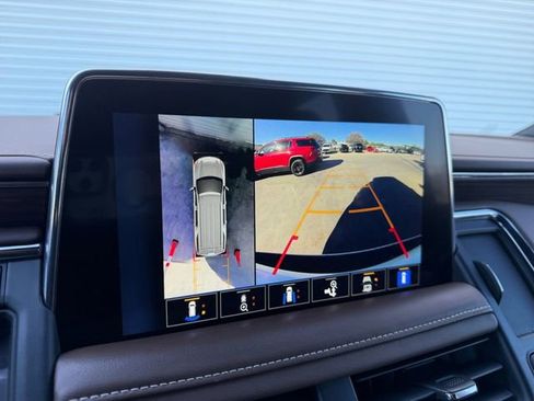 Used 2023 Chevrolet Suburban High Country image 11