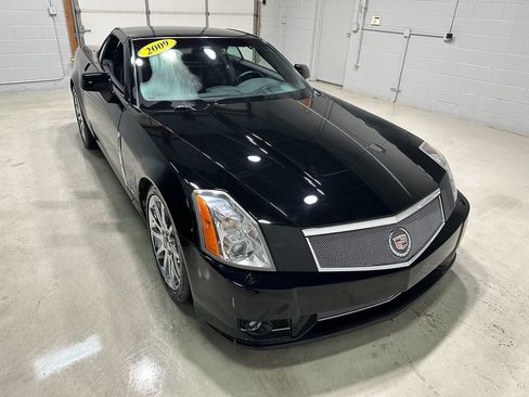 Used 2009 Cadillac XLR V RWD image 3