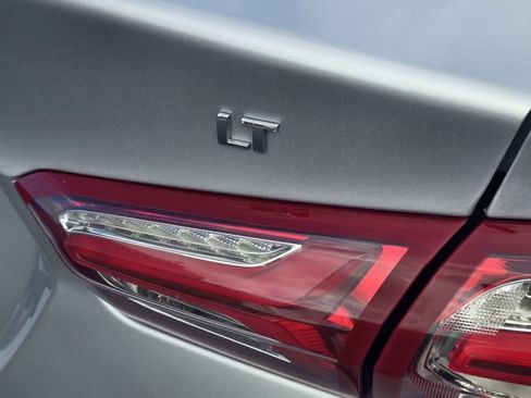 Used 2022 Chevrolet Malibu LT FWD image 15