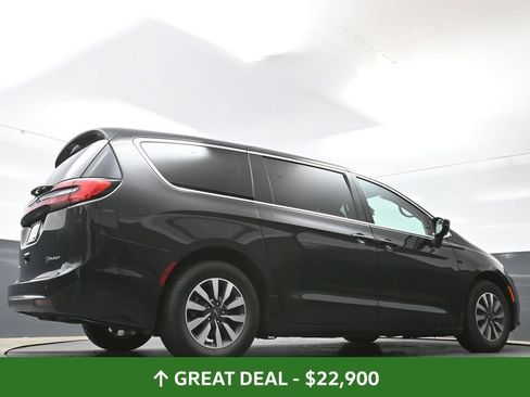 Used 2023 Chrysler Pacifica Touring-L FWD image 56