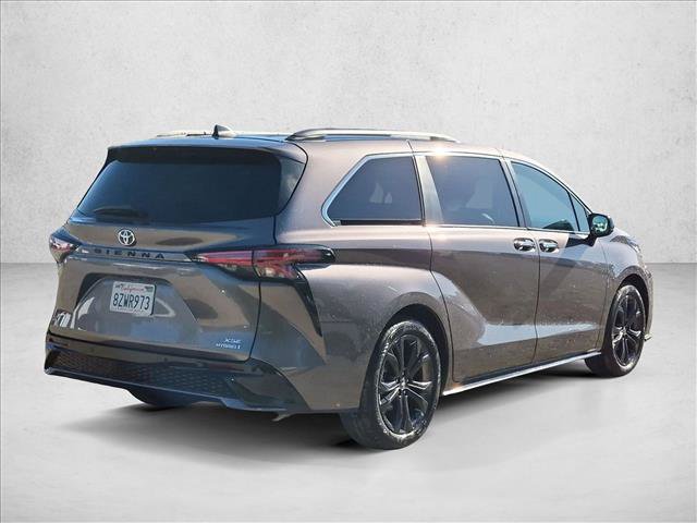 Used 2022 Toyota Sienna XSE w/ XSE Plus Package FWD image 5