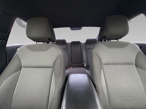 Used 2018 Dodge Charger SXT image 2