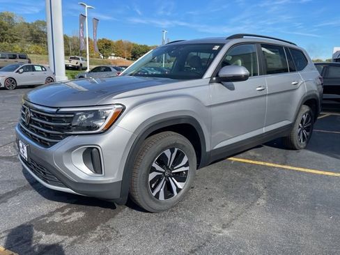 New 2026 Volkswagen Atlas SE image 3