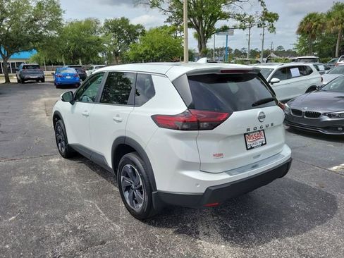 Used 2025 Nissan Rogue SV image 3