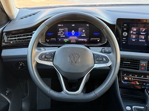 Used 2025 Volkswagen Jetta SE image 29