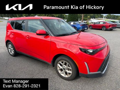 Used 2023 Kia Soul LX w/ LX Technology Package FWD image 3