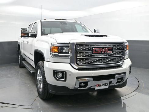 Used 2019 GMC Sierra 3500 Denali w/ Duramax Plus Package AWD/4WD image 2