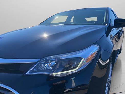 Used 2017 Toyota Avalon Limited image 3