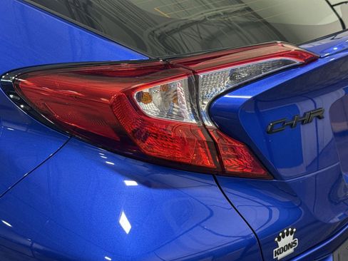 Used 2022 Toyota C-HR XLE image 41