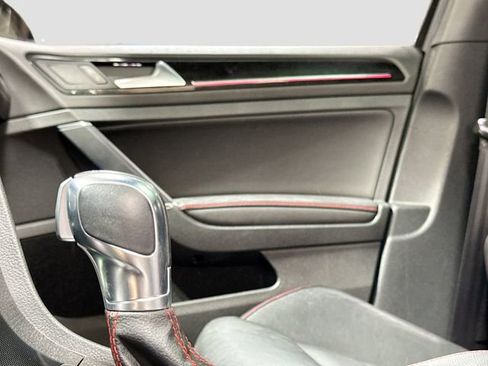 Used 2017 Volkswagen GTI SE image 18