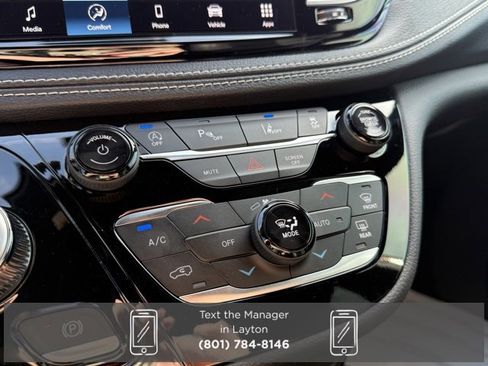 New 2026 Chrysler Pacifica Select w/ S Appearance Package image 4