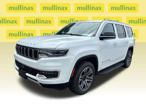 Used 2024 Jeep Wagoneer Series II w/ Flexible Seating Group RWD image 4