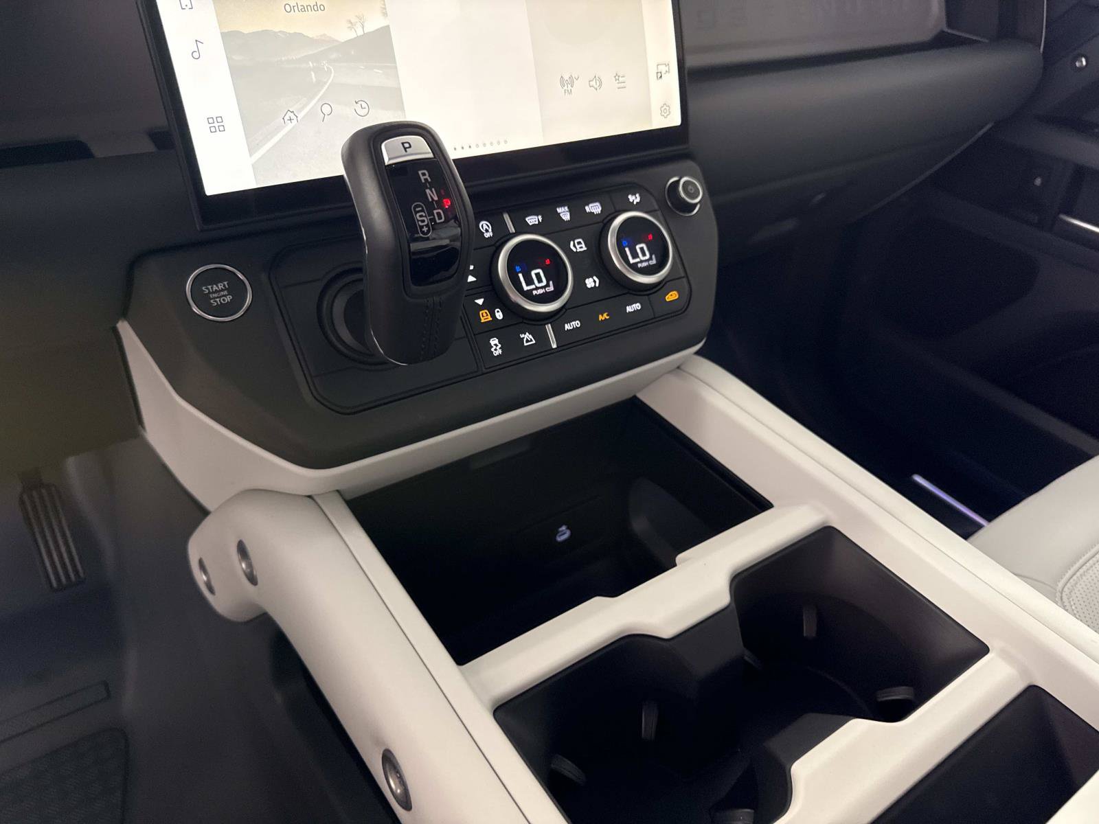New 2026 Land Rover Defender 110 X-Dynamic SE AWD/4WD image 27
