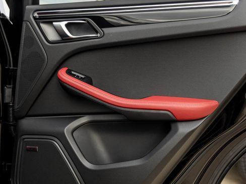 New 2026 Porsche Macan image 38