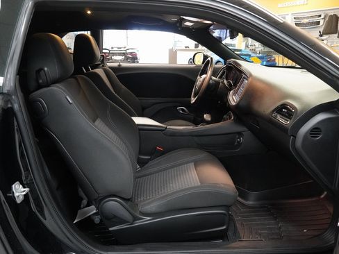 Used 2019 Dodge Challenger SXT w/ Driver Convenience Group image 18